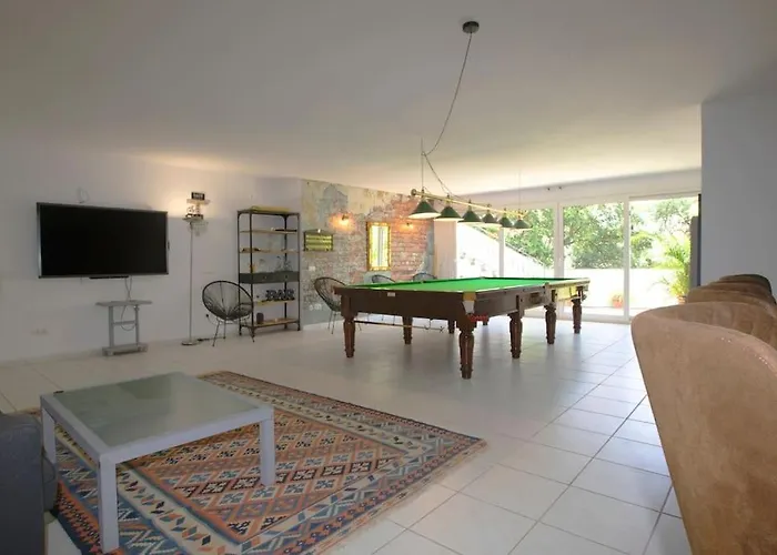 R35 Spacious Private Villa&pool&spa فيلة