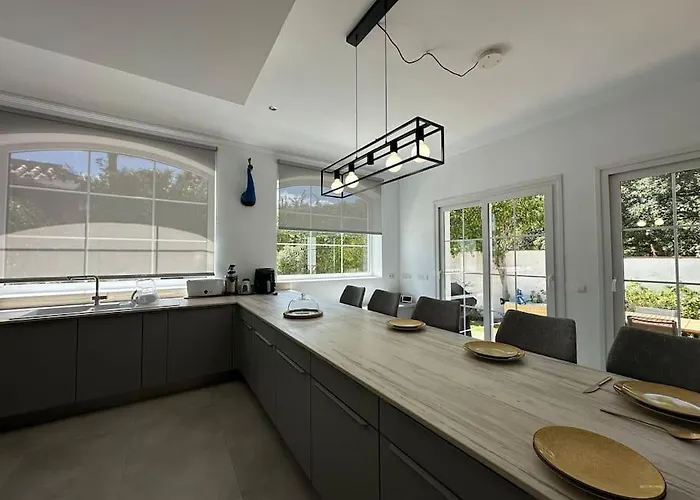 R35 Spacious Private Villa&pool&spa فيلة