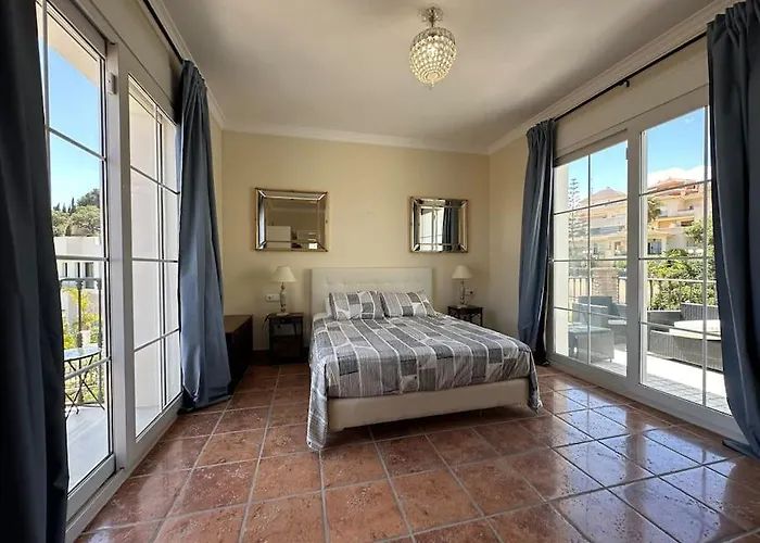 R35 Spacious Private Villa&pool&spa 别墅 马尔韦利亚