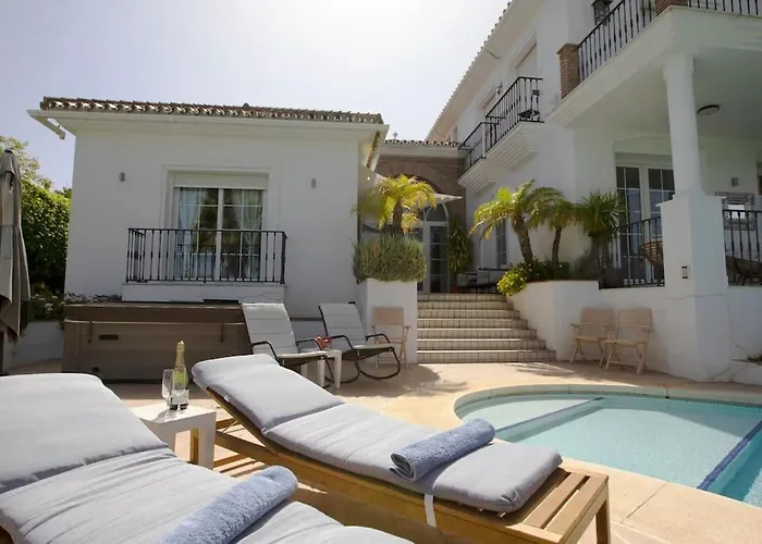 R35 Spacious Private Villa&pool&spa فيلة ماربيا