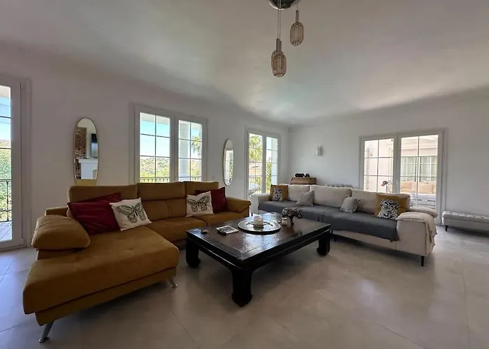 R35 Spacious Private Villa&pool&spa فيلة