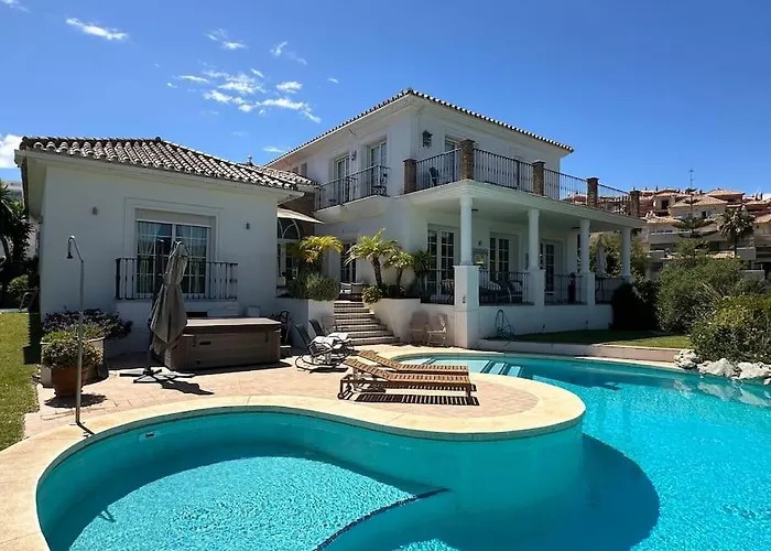 R35 Spacious Private Villa&pool&spa 别墅 马尔韦利亚
