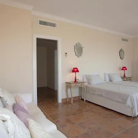 R35 Spacious Private Villa&pool&spa Марбелья