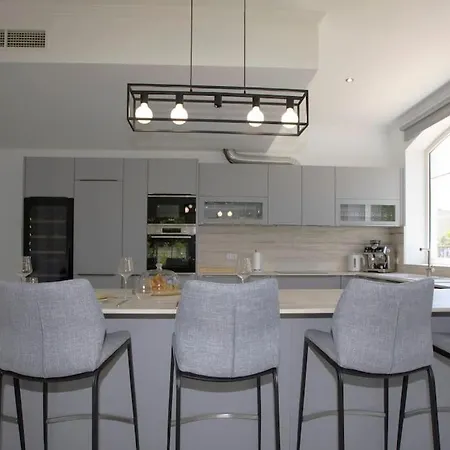 R35 Spacious Private Villa&pool&spa * Марбелья