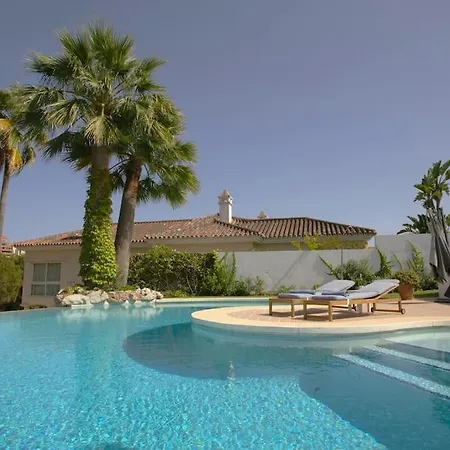 R35 Spacious Private Villa&pool&spa Марбелья