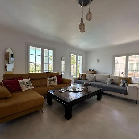 R35 Spacious Private Villa&pool&spa Вілла