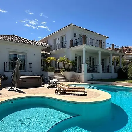 R35 Spacious Private Villa&pool&spa Вілла Марбелья